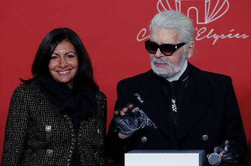 Karl Lagerfeld sa väčšinu času neusmieval. 