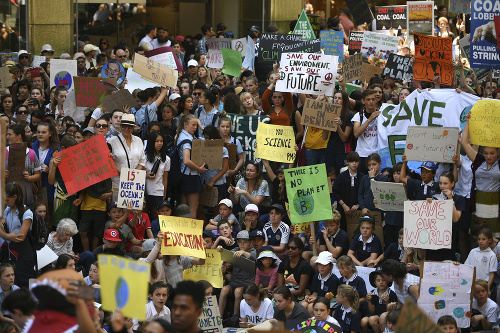 Protesty študentov