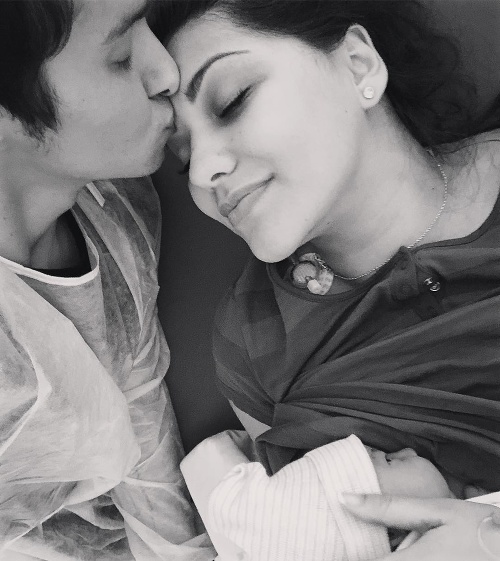 Medzi najkrajšie a najbláznivejšie tehuľky patrila rozhodne Dáša Šarközyová . V novembri svojmu partnerovi Tonymu Poruchovi porodila synčeka, ktorému dali netradičné meno Manolo.
