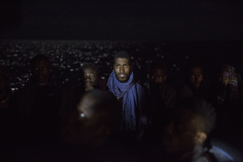 Loď s 311 migrantmi