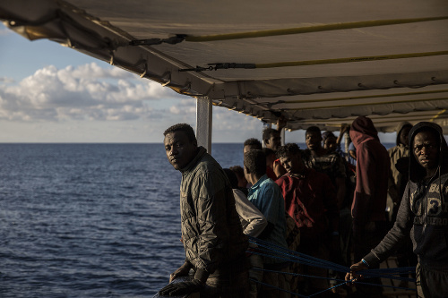Loď s 311 migrantmi