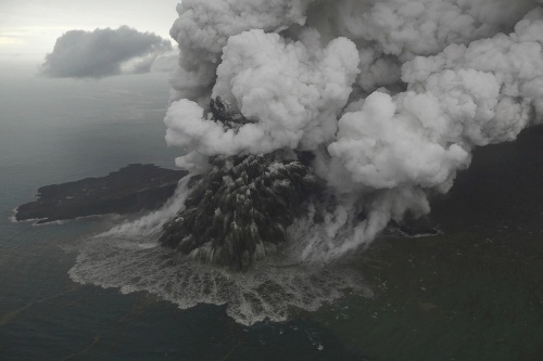 Posledný výbuch sopky Anak Krakatau.
