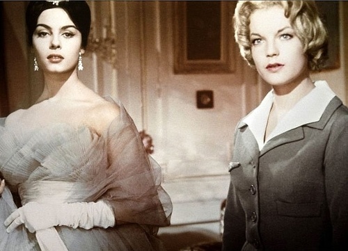 Tmavovlasá Michèle Mercier s Romy Schneider v roku 1959