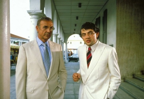 Rowan Atkinson v bondovke Nikdy nehovor nikdy. 