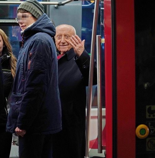 Jazdu v aute neriskoval. Domov sa odviezol nočným spojom hromadnej dopravy. 
