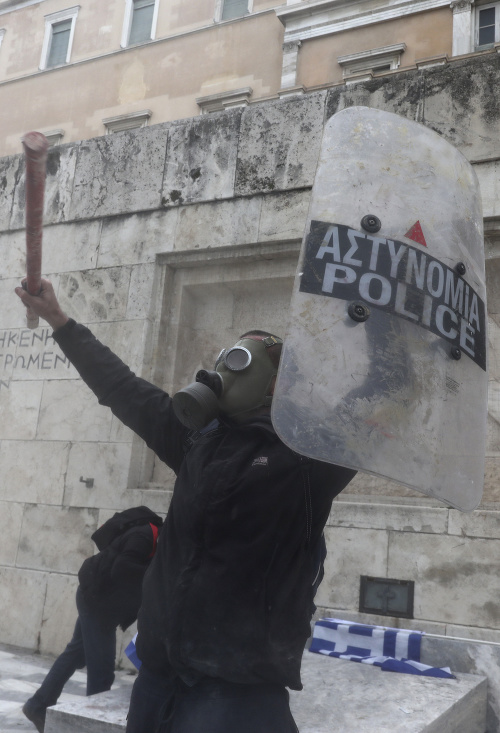 FOTO Nepokoje v Grécku