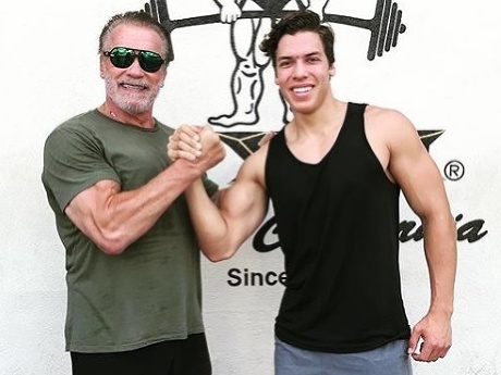 Arnold Schwarzenegger so svojím nemanželským synom Josephom. 