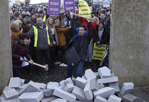 Protesty v meste Newry