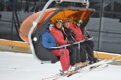 Sprava: Predseda NR SR Andrej Danko a predseda Senátu Poľskej republiky Stanislaw Karczewski na lanovke počas spoločnej lyžovačky v lyžiarskom stredisku Tatranská Lomnica