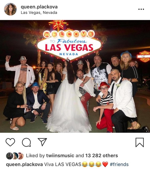 Svadbu v Las Vegas si spolu s nevestou a ženíchom užili aj ich kamaráti.