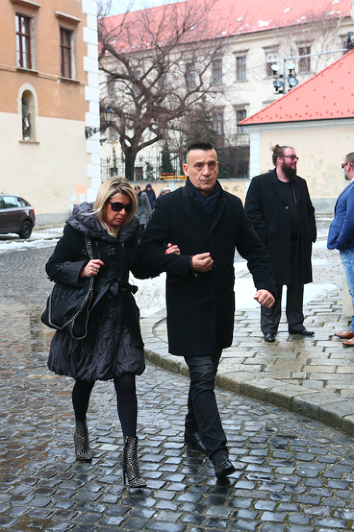 Pavol a Janette Drapákovci na poslednej rozlúčke s Fedorom Šrobárom. 