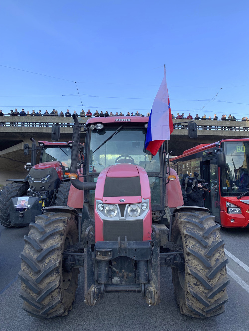 PRÁVE TERAZ Protestujúci farmári