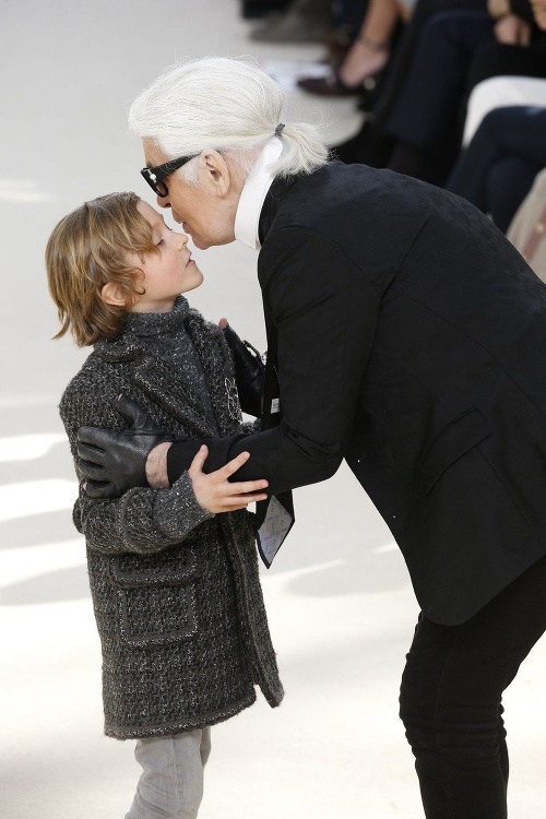 Karl Lagerfeld so svojim krstným synom. 
