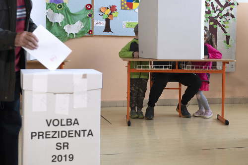 Volebná miestnosť v Bratislave