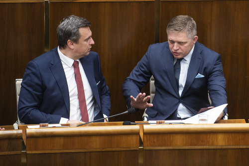 Andrej Danko a Robert Fico by prieskumové moratórium predĺžili