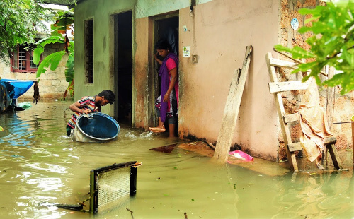 100 ročná voda zmietla