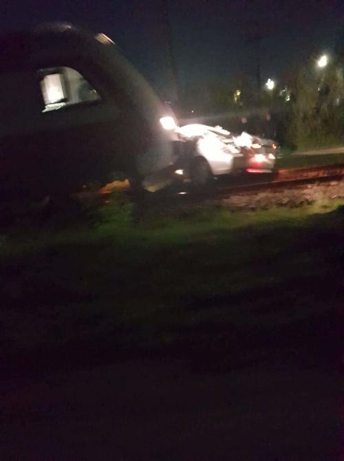 Vlak narazil do auta
