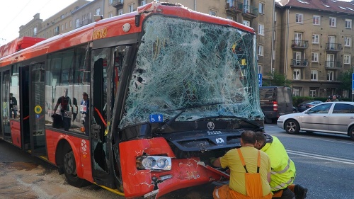 Vážna dopravná nehoda autobusu
