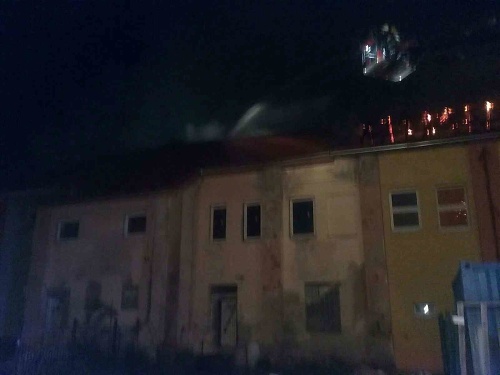 Požiar budovy v Nových