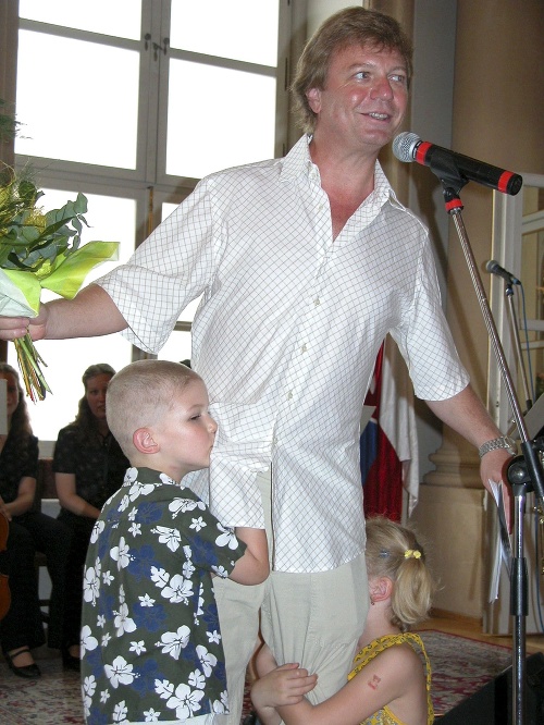 V roku 2006 dostal Maroš Kramár ocenenie v rámci ankety Otec roka. 