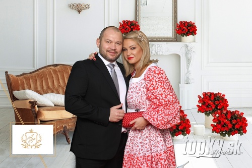 Alena Pallová na svadbu priviedla svojho čerstvého snúbenca. 