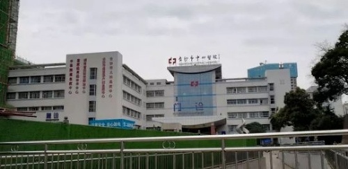 Nemocnica, kde Tan Nana operovali.