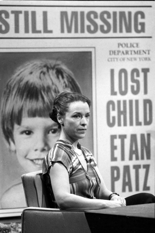 Na archívnej snímke z 26. marca 1981 Julie Patzová, matka uneseného Etana Patza, reční v programe televíznej stanice NBC Today Show  v New Yorku.