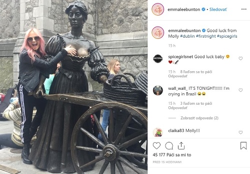 Emma Bunton si pre šťastie obchytkala prsia tejto sochy. 