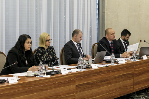 Na snímke zľava členovia výberovej komisie Dagmar Fillová, Mariana Leontiev, Peter Kovařík, Peter Demčák a Tomáš Čitbaj 