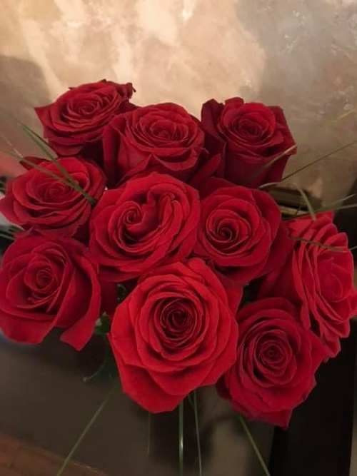 Kytica ruží, ktorú dostala manželka Romana