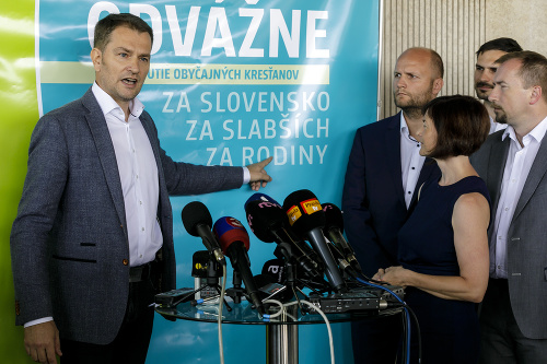 Igor Matovič oznamuje vznik platformy Odvážne na tlačovej konferencii 10. júna