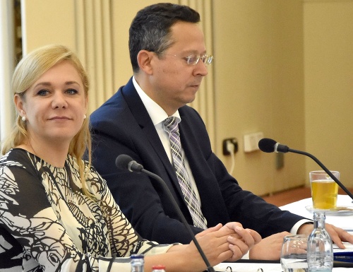 Denisa Saková a Ladislav Kamenický na rokovaní vlády v Michalovciach