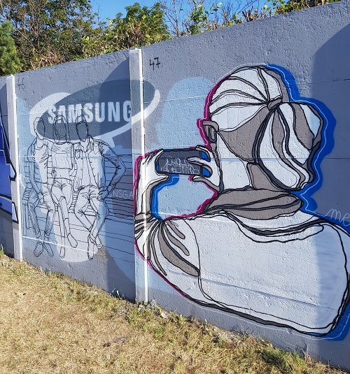 Obyčajný betónový múr zmenili