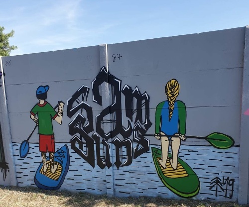 Obyčajný betónový múr zmenili