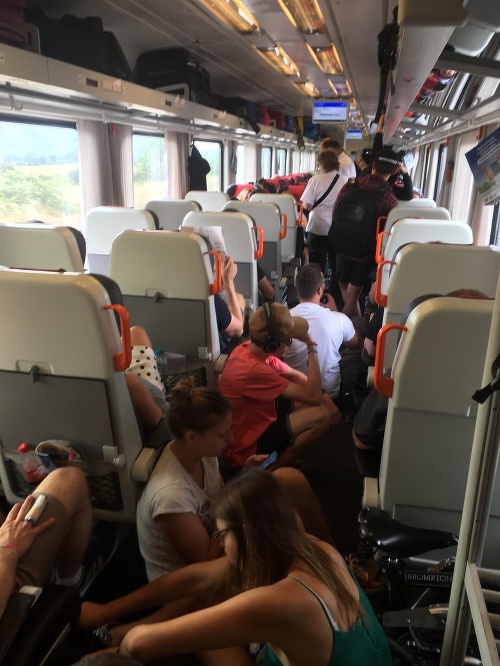Lukášova fotografia zachytávajúca situáciu vo vlaku smerujúceho do českej metropoly.