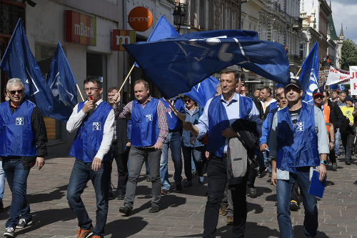 Podporný pochod za vyššie mzdy a zhromaždenie odborárov a zamestnancov U. S. Stell Košice v polovici mája tohto roka
