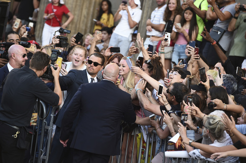 Leonardo DiCaprio si spolu s fanúšikmi zapózoval. 