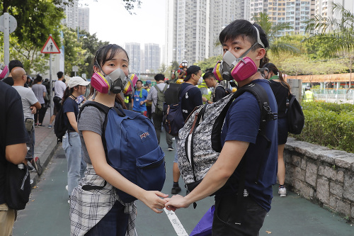 Protesty v Hongkongu neutíchajú.