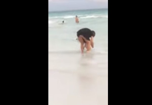 VIDEO Známu pláž museli