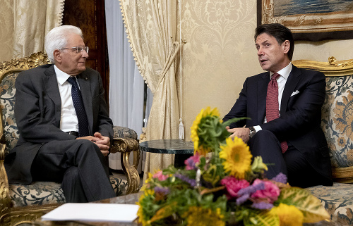 Taliansky premiér Giuseppe Conte a prezident Sergio Mattarella