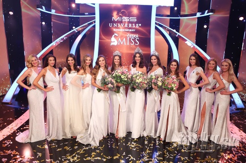 Priamy prenos prestížnej súťaže miss bol plný krásnych dievčat. 