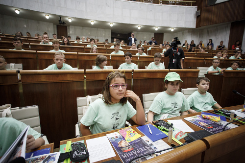 FOTO Deti v parlamente