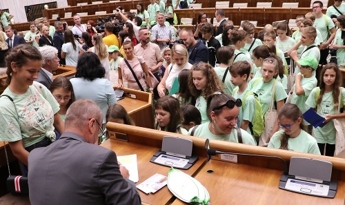 FOTO Deti v parlamente