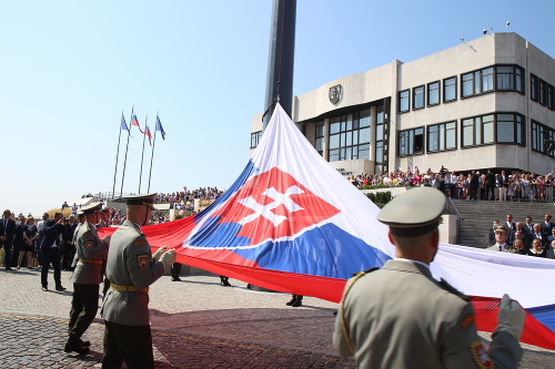 Akt vztýčenia vlajky Slovenskej