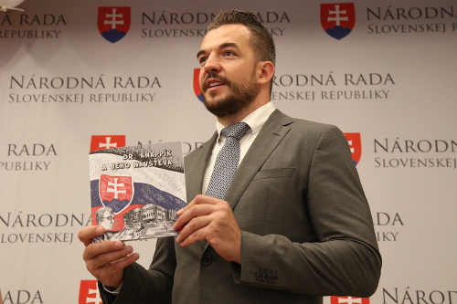 Prvý edukatívny komiks o slovenskom parlamentarizme Dr. Knappík a jeho návšteva počas svojho krstu.