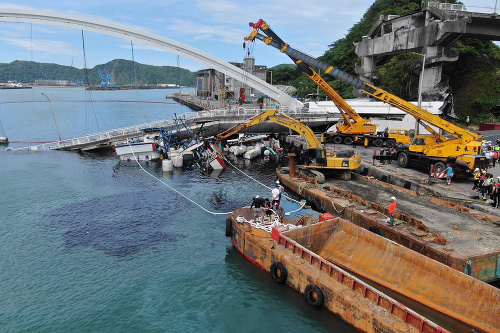 Zrútenie mosta v Taiwane