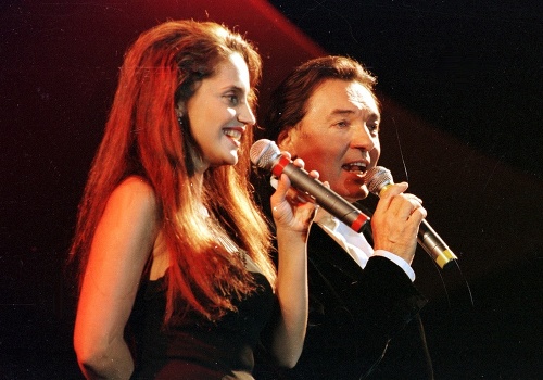 Lucie Bílá a Karel Gott na spoločnom koncerte v Bratislave v roku 1997.
