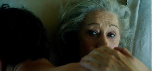 Helen Mirren v posteľných scénach v seriáli Katarína Veľká.  