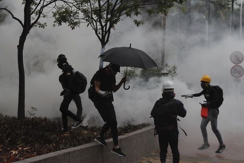 Hongkong zasiahla ďalšia vlna
