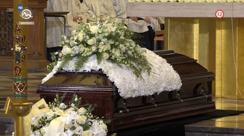 MIMORIADNY ONLINE Pohreb Karla